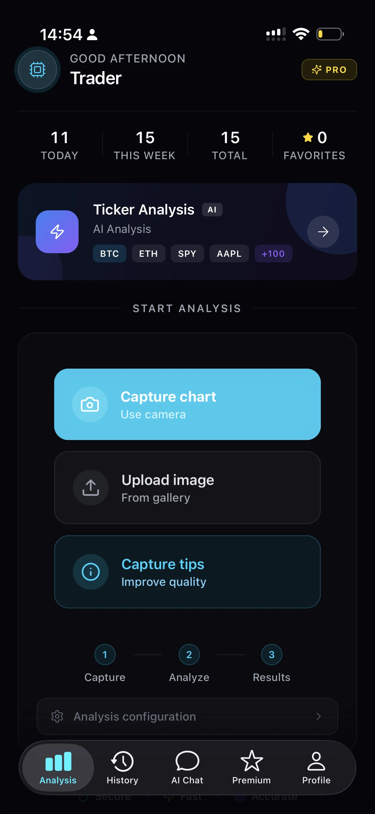 App Trading AI mostrando análisis de IA, chat de trading y búsqueda por ticker para crypto, forex y acciones
