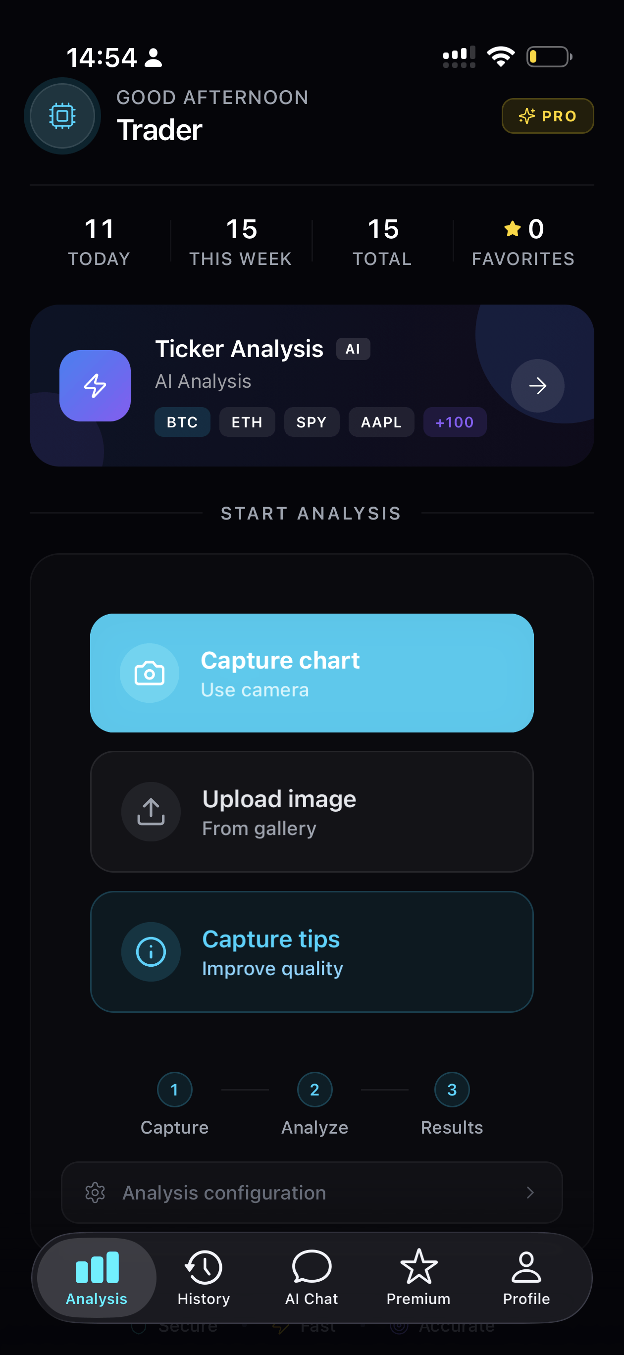 App Trading AI mostrando análisis de IA, chat de trading y búsqueda por ticker para crypto, forex y acciones